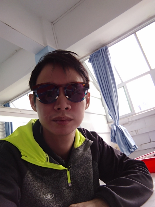 五华移民男的第一张照片--驻马店相亲服务中心