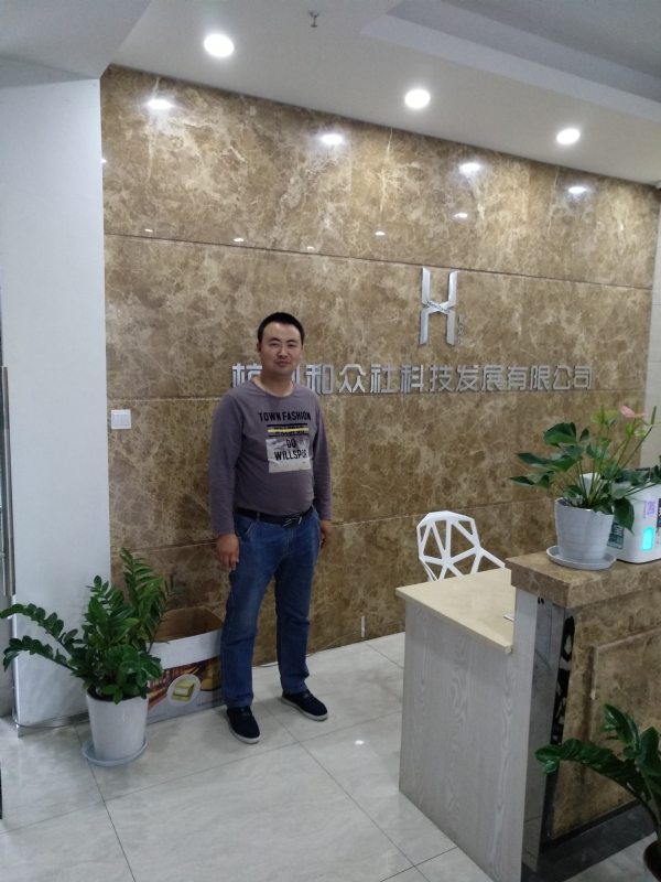 雨中的伞的第一张照片--驻马店相亲服务中心