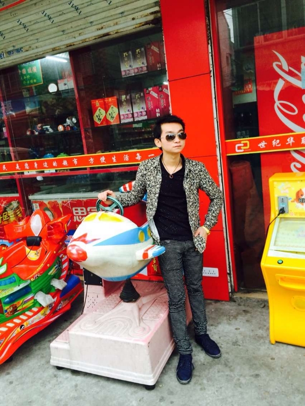 阳光帅气男嘉宾的第一张照片--驻马店相亲服务中心