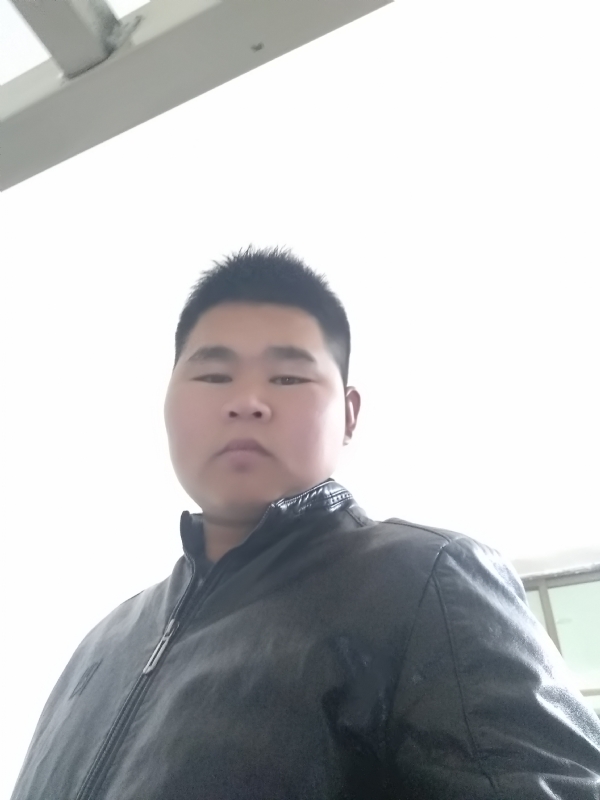 小哥的第一张照片--驻马店相亲服务中心