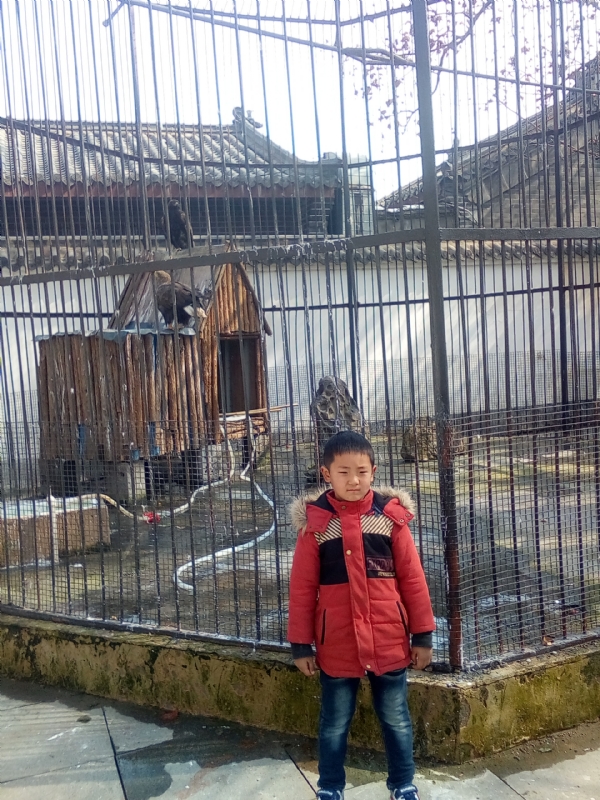 山高人伟峰的第一张照片--驻马店相亲服务中心