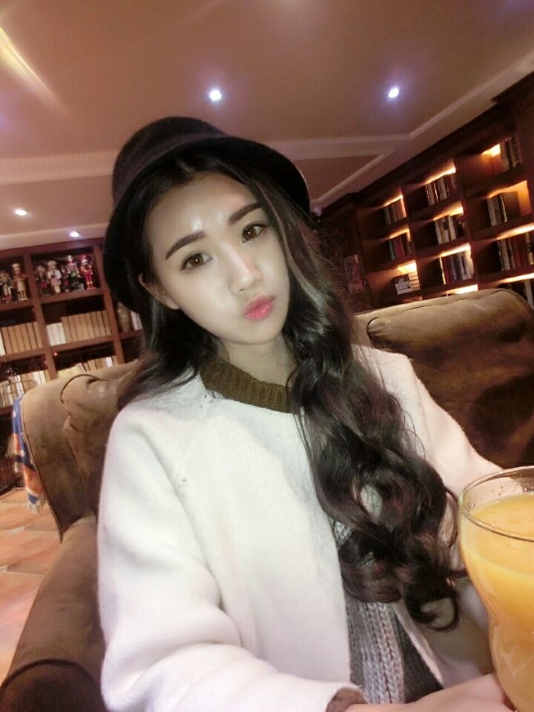 气质小妹的第三张照片--驻马店相亲服务中心