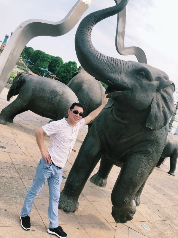 朝望大海的第三张照片--驻马店相亲服务中心