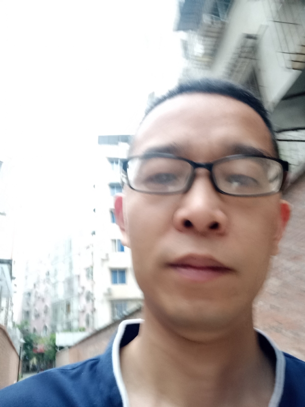 眼镜的第一张照片--驻马店相亲服务中心