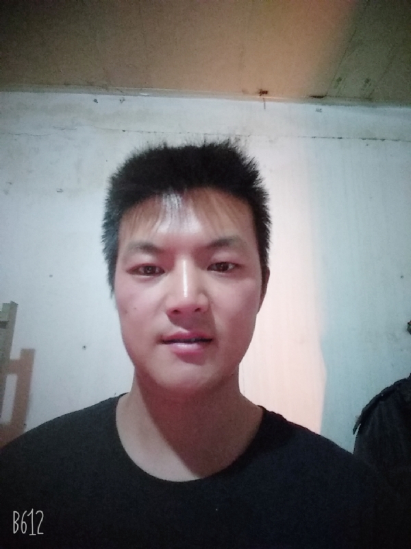 风轻云淡的第一张照片--驻马店相亲服务中心