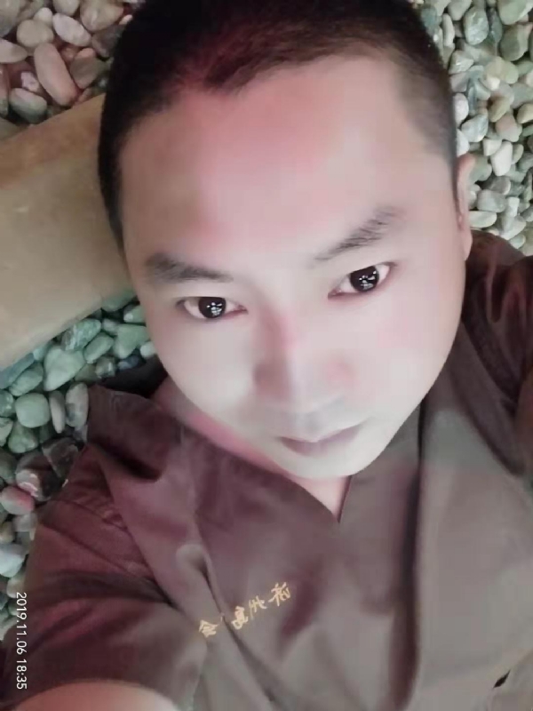 红枫叶的第一张照片--驻马店相亲服务中心