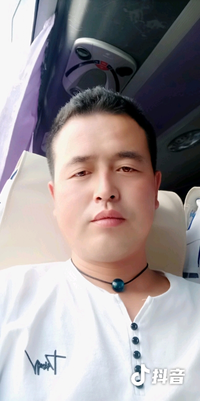 瞬间被爱上的第一张照片--驻马店相亲服务中心