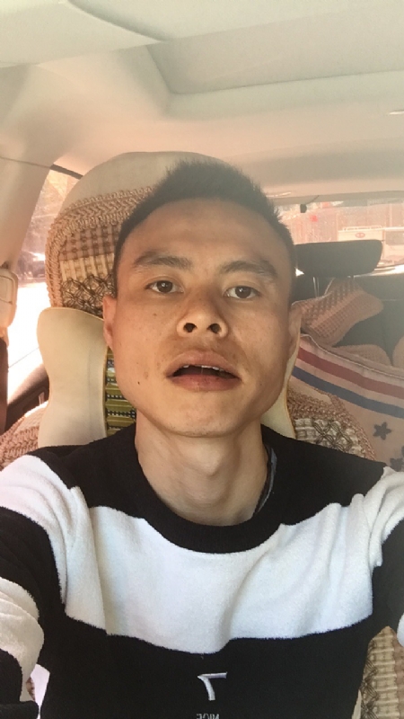 小何的第一张照片--驻马店相亲服务中心