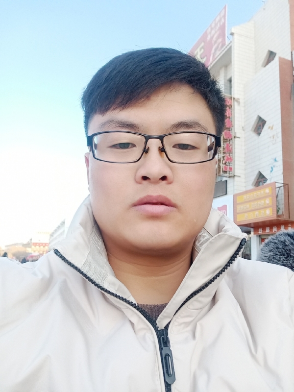 执子之手与子偕老的第一张照片--驻马店相亲服务中心