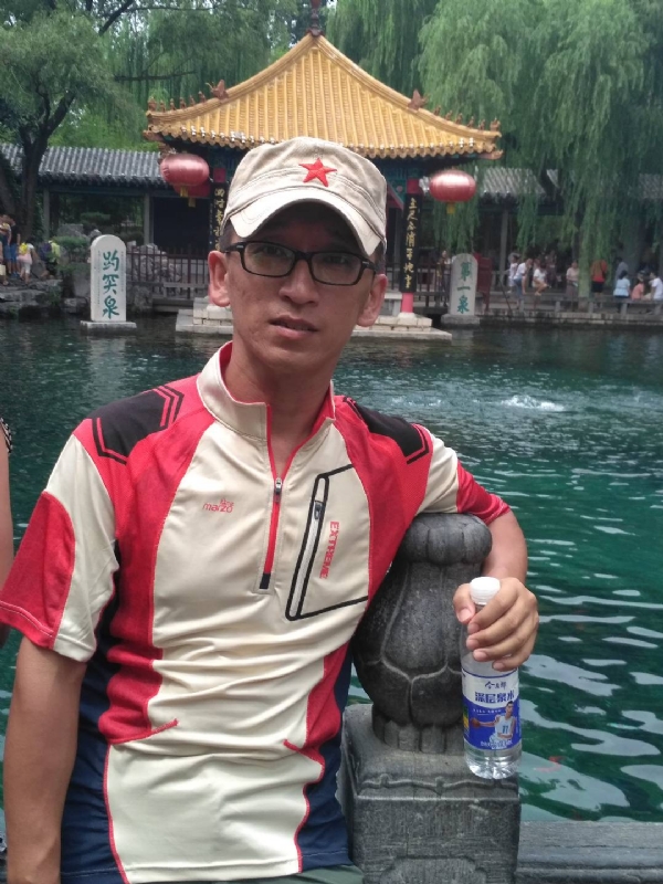 晓峰的第二张照片--驻马店相亲服务中心