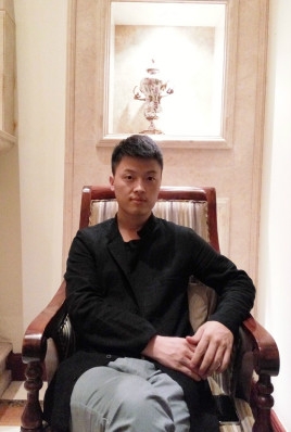 制片人杨亚林的第一张照片--驻马店相亲服务中心