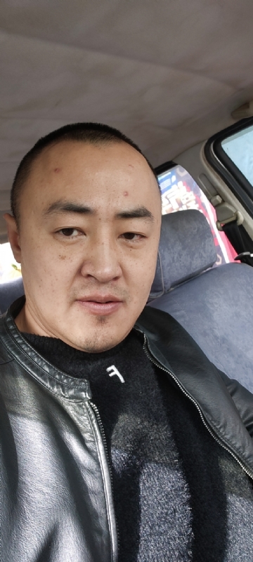 精神九哥的第一张照片--驻马店相亲服务中心