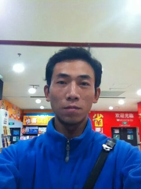 青草地溪水边的第一张照片--驻马店相亲服务中心