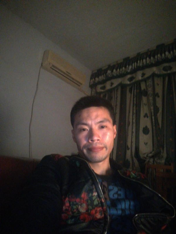 性情男儿的第一张照片--驻马店相亲服务中心