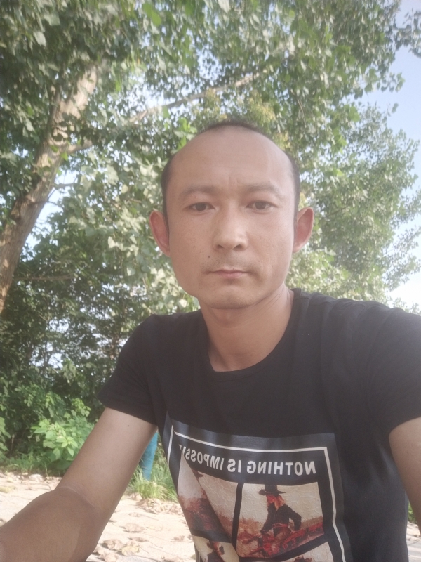 80大叔的第二张照片--驻马店相亲服务中心