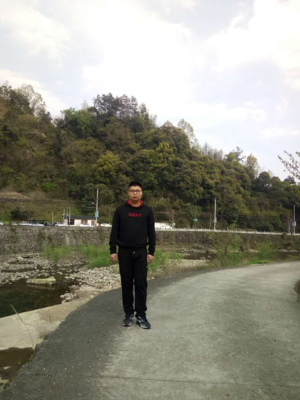 等着上钩的鱼的第一张照片--驻马店相亲服务中心