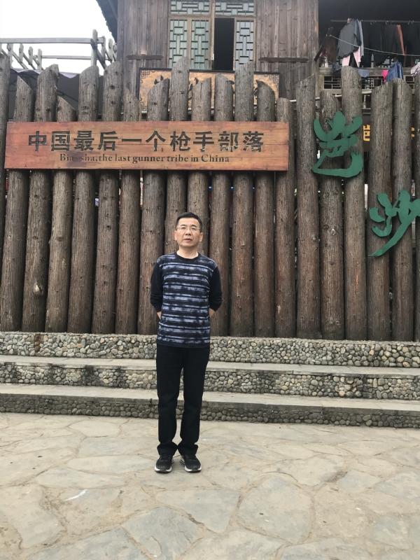 屯里的富豪的第一张照片--驻马店相亲服务中心