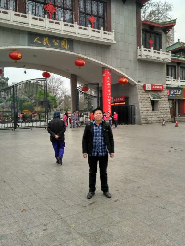 在奋斗的第一张照片--驻马店相亲服务中心