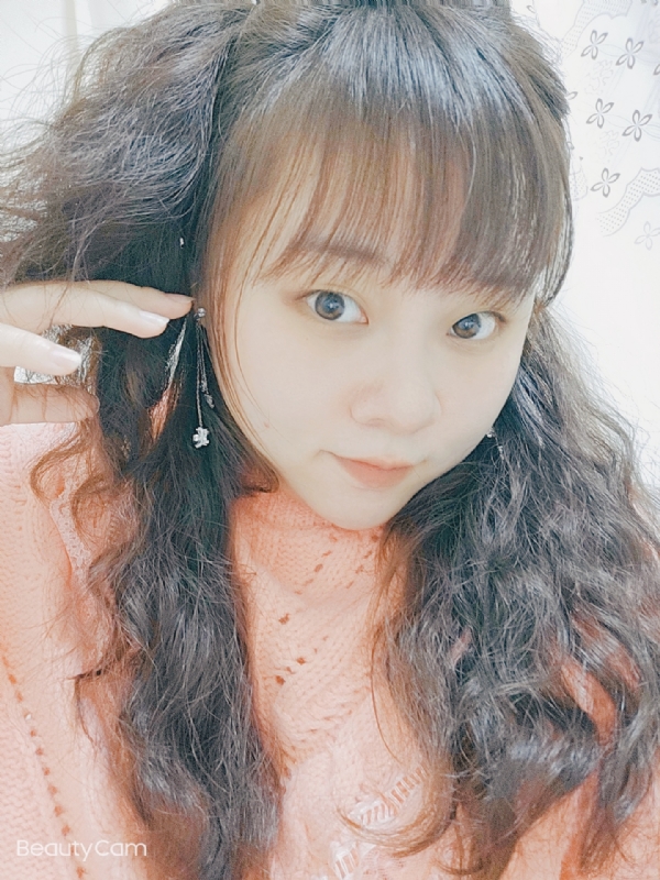 艾薇儿的第一张照片--驻马店相亲服务中心