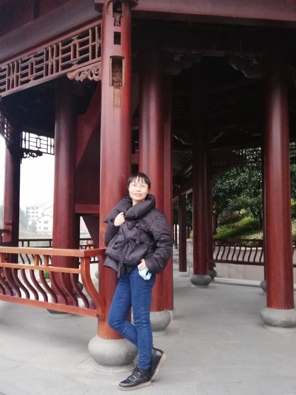 篱落的第一张照片--驻马店相亲服务中心