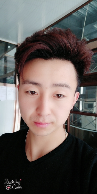 拼命微笑的第三张照片--驻马店相亲服务中心