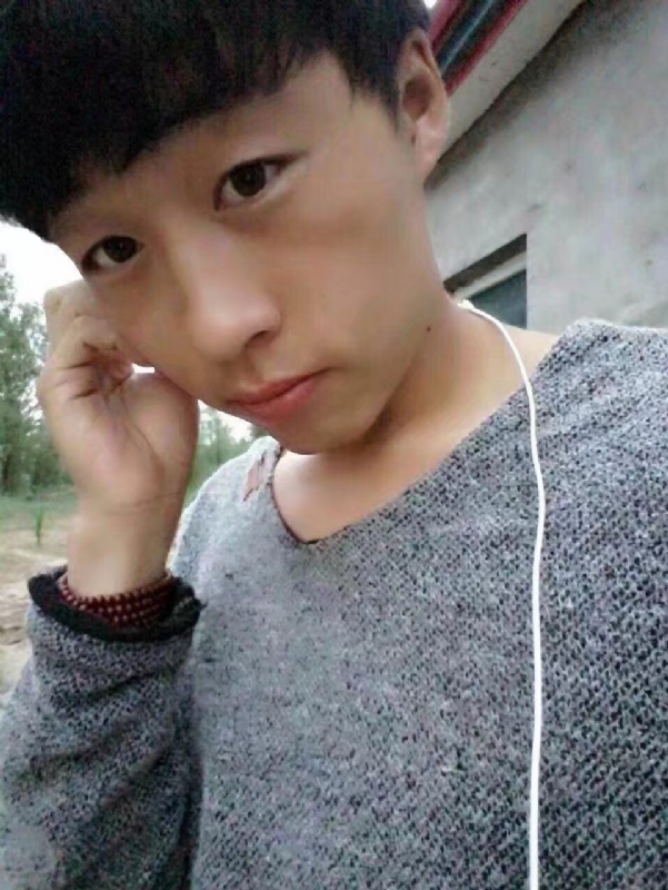 小胡的第一张照片--驻马店相亲服务中心