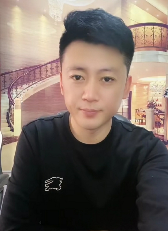 屋顶拾荒人的第三张照片--驻马店相亲服务中心