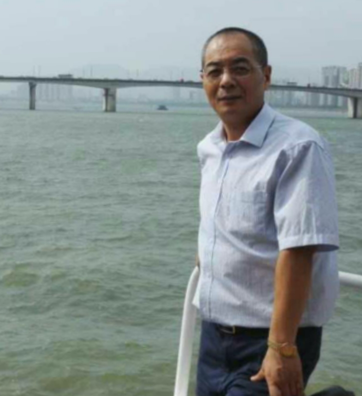 辛民的第二张照片--驻马店相亲服务中心