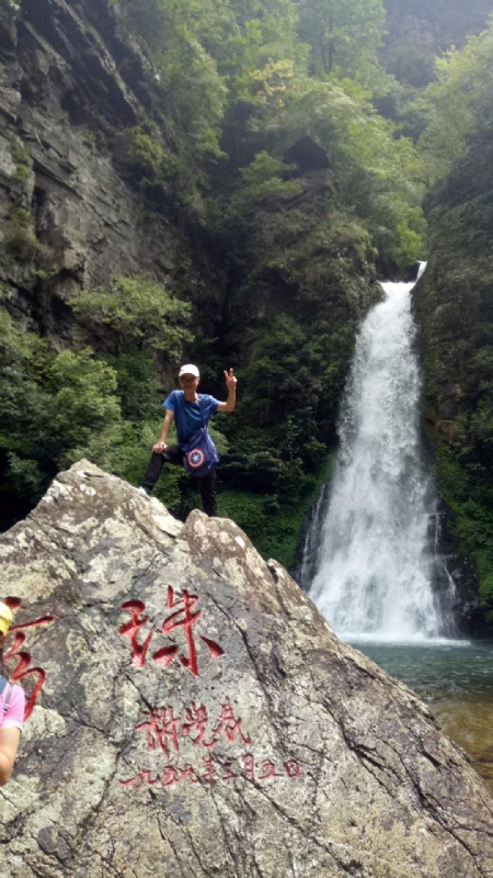 海岸岩崖的第一张照片--驻马店相亲服务中心