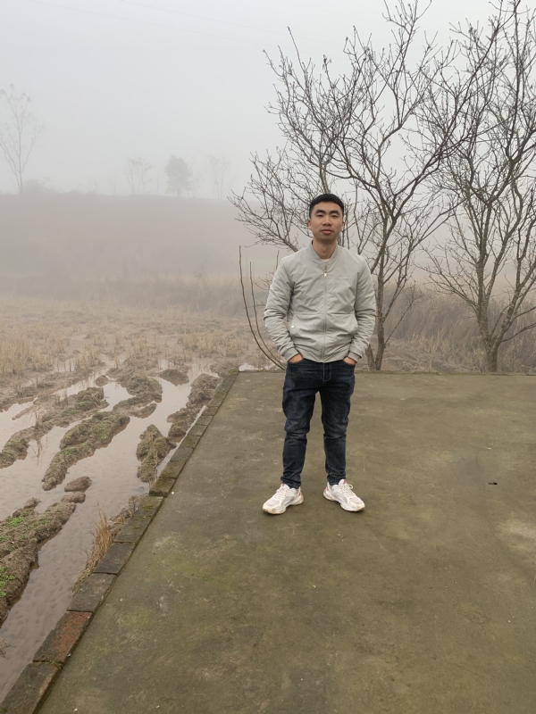 迷路的小猪的第一张照片--驻马店相亲服务中心