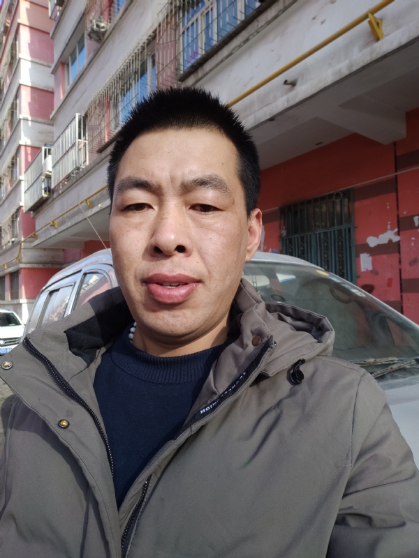 华哥的第二张照片--驻马店相亲服务中心