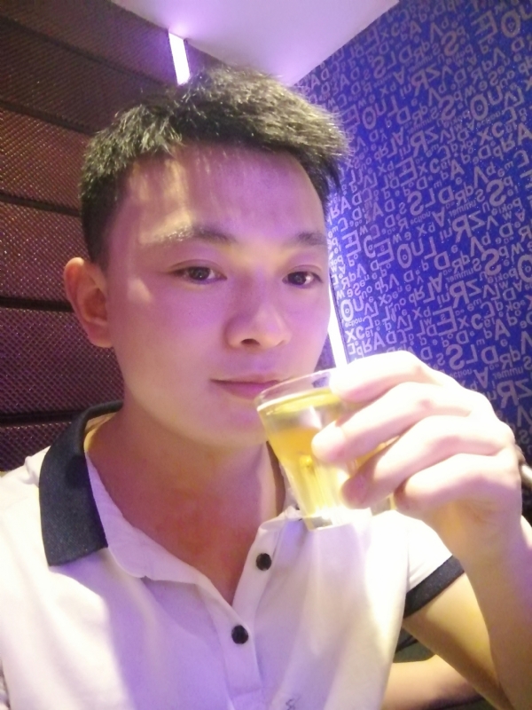 幸福的拥抱的第一张照片--驻马店相亲服务中心