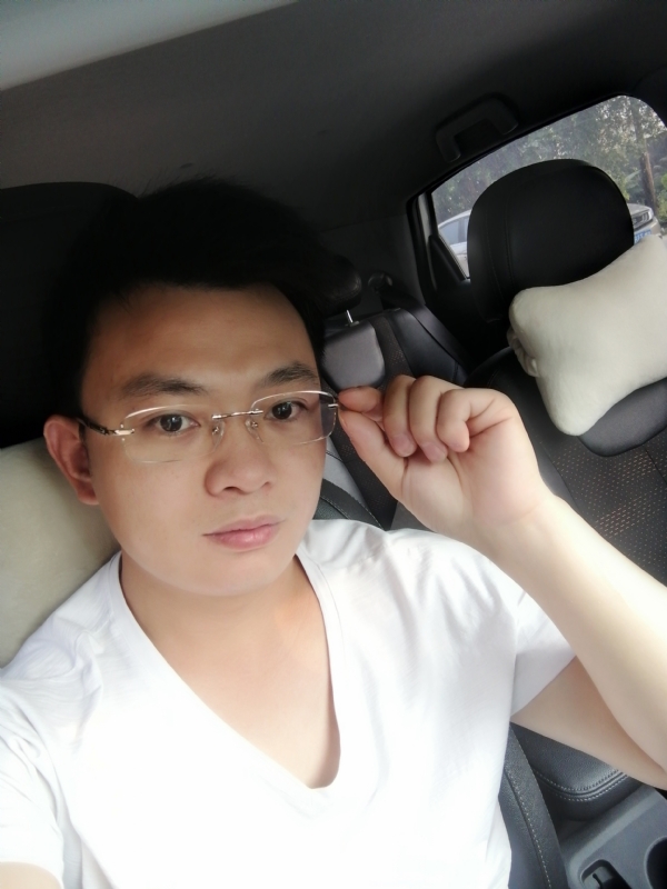 幸福的拥抱的第二张照片--驻马店相亲服务中心