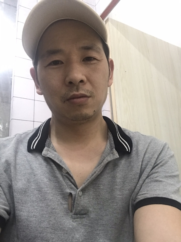 老何的第一张照片--驻马店相亲服务中心