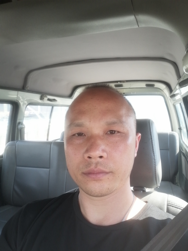 新旺丁的第一张照片--驻马店相亲服务中心