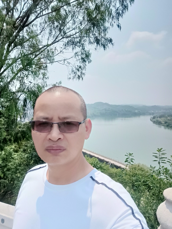 随缘随性的第一张照片--驻马店相亲服务中心