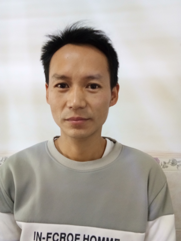 单亲爸爸的第一张照片--驻马店相亲服务中心