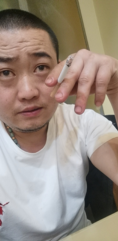 孤独的螃蟹的第一张照片--驻马店相亲服务中心