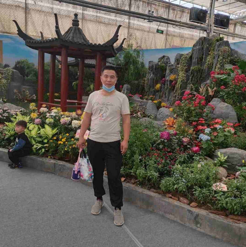 受伤的痴情男的第一张照片--驻马店相亲服务中心