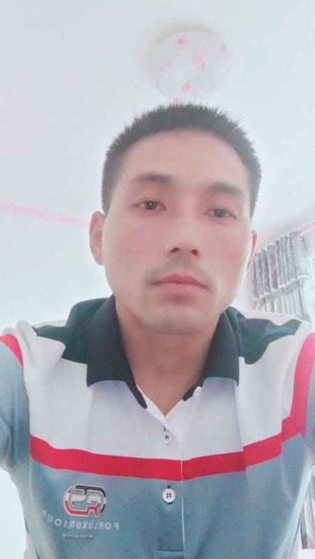 染红尘世的第二张照片--驻马店相亲服务中心