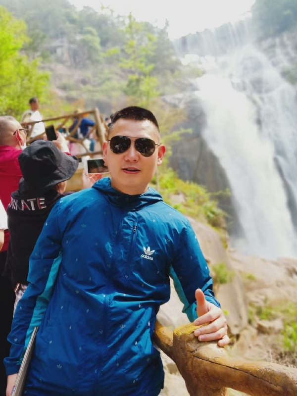 钟爱一生的第一张照片--驻马店相亲服务中心