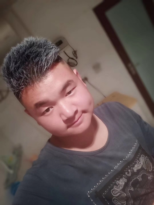 李子木的第二张照片--驻马店相亲服务中心