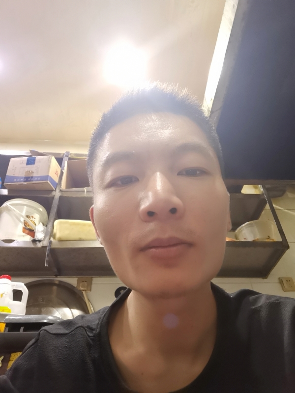 邹先生的第二张照片--驻马店相亲服务中心