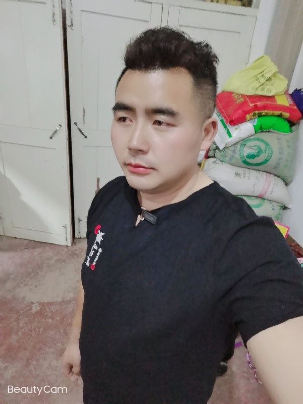 阿杰的第一张照片--驻马店相亲服务中心