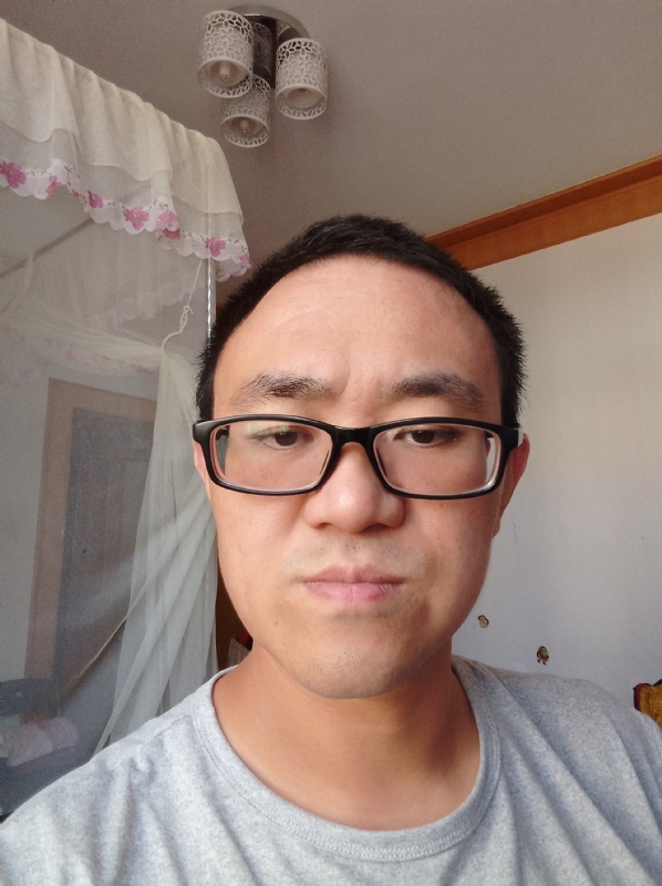 小涨常鸿的第一张照片--驻马店相亲服务中心