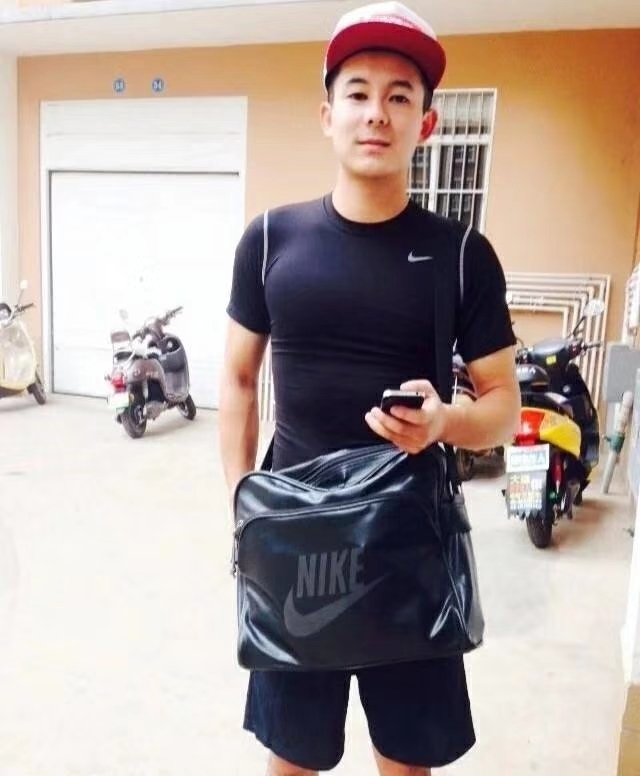 花花是只狗的第一张照片--驻马店相亲服务中心