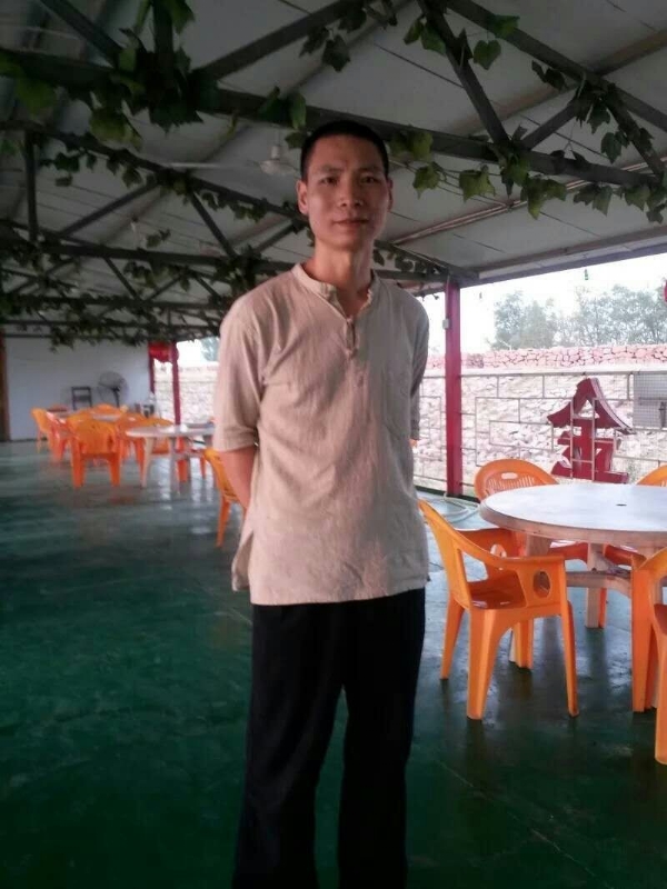 周哥的第三张照片--驻马店相亲服务中心