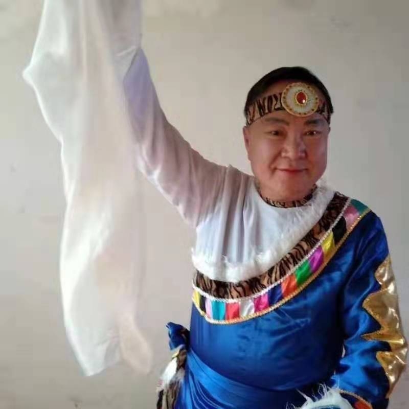 走在冷风中的第一张照片--驻马店相亲服务中心