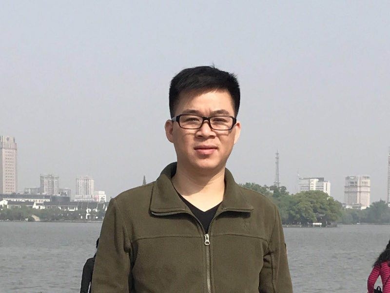 孔雀鱼的第一张照片--驻马店相亲服务中心