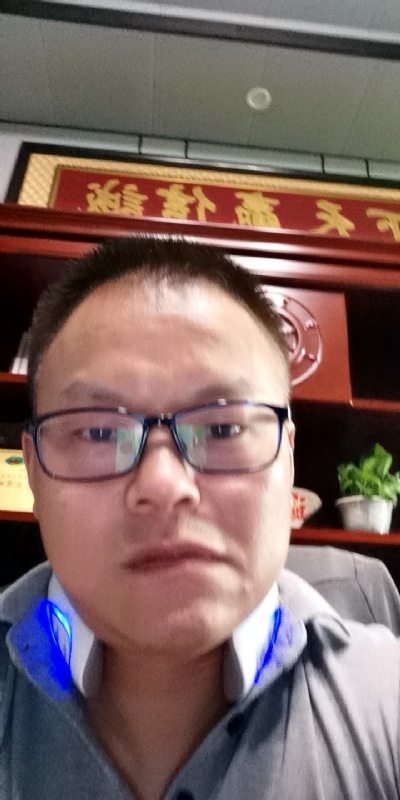 模具工匠的第一张照片--驻马店相亲服务中心